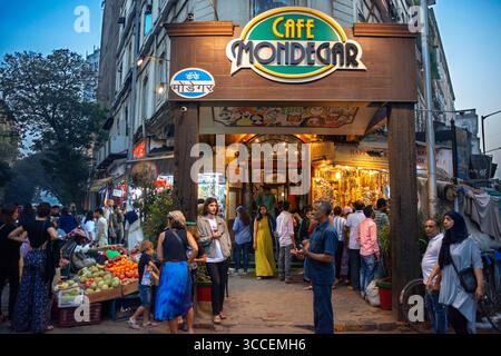 13 gennaio 2019, Rajasthan, India: Mondegar Cafe Bar Pub Mumbai Bombay India Metro House Shahid Bhagat Singh Road Colaba (Credit Image: © Sergi Reboredo/ZUMA Press Wire) Foto Stock