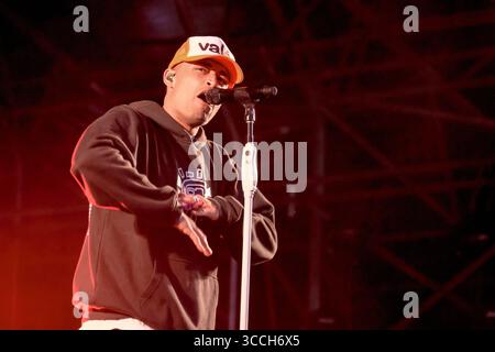 13 agosto 2023, Winchester, Hampshire, Regno Unito: Il musicista hip hop inglese Benjamin Gerard Coyle-Larner conosciuto professionalmente come Loyle Carner, si esibisce dal vivo sul palco al Boomtown Festival. (Immagine di credito: © Dawn Fletcher-Park/SOPA Images via ZUMA Press Wire) Foto Stock