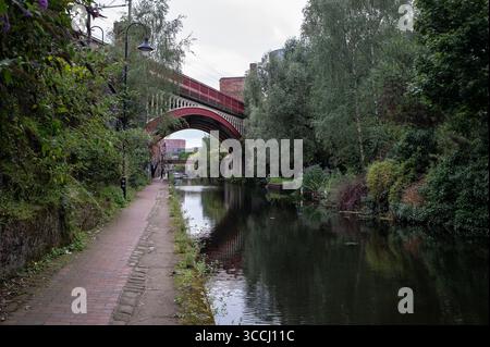 Vista del canale Castlefield a Manchester, 10 agosto 2025, Inghilterra Foto Stock