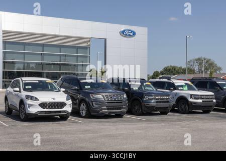 Kokomo - 10 agosto 2025: Concessionario Ford Used Car. Per quanto riguarda i prezzi, Ford sta acquistando e vendendo veicoli usati per soddisfare la domanda. Foto Stock