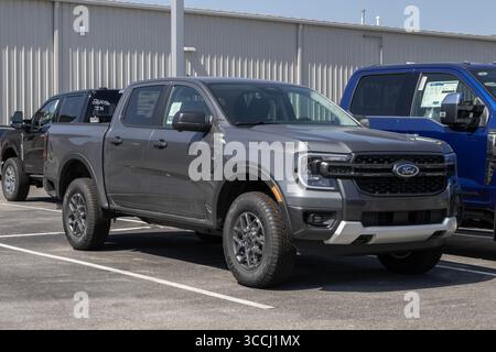 Kokomo - 10 agosto 2025: Esposizione Ford Ranger Supercrew 4X4 XLT presso una concessionaria. Ford offre il Ranger con un motore EcoBoost 2.7L. IL MIO: 2025 Foto Stock