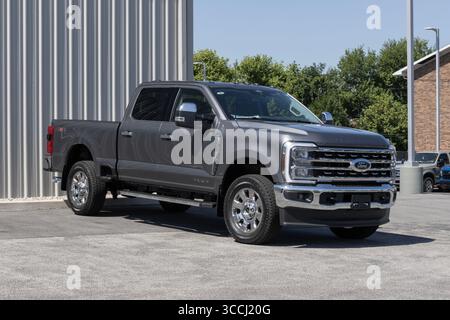 Kokomo - 10 agosto 2025: Display Crew Cab Ford F-250 Super Duty SRW 4X4. Ford offre l'F250 con un motore V8 diesel con corsa di 6,7 litri. IL MIO: 2025 Foto Stock