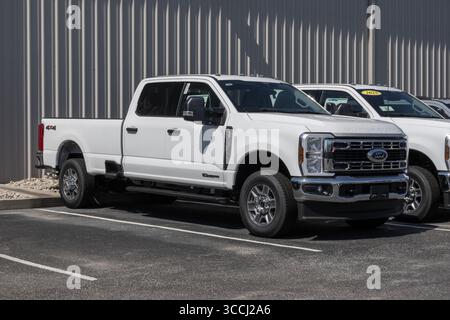 Kokomo - 10 agosto 2025: Display Crew Cab Ford F-350 Super Duty SRW 4X4. Ford offre la F350 con un motore V8 Turbo Diesel con corsa di 6,7 litri. IL MIO: 202 Foto Stock