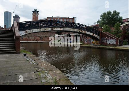 Madrid, Spagna. 6 agosto 2025. Vista del canale Castlefield a Manchester, 10 agosto 2025, Inghilterra (foto di Oscar Gonzalez/Sipa USA) credito: SIPA USA/Alamy Live News Foto Stock