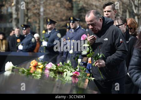 25 febbraio 2023: Membri della famiglia e funzionari commemorano l'attacco del 1993 al World Trade Center che uccise sei persone e ne ferì centinaia, al 9/11 Memorial il 26 febbraio 2017 a New York. (Immagine di credito: © Todd Maisel/New York Daily News via ZUMA Press Wire) Foto Stock