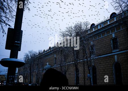 30 dicembre 2018 - Kiev, Kiev, Ucraina - la Lavra delle Grotte di Kiev è sotto la giurisdizione della Chiesa ortodossa Ucraina (autonoma all'interno del Patriarcato di Mosca). Risalente all'XI secolo, è il monastero più prestigioso dell'Ucraina. Progettato per competere con la chiesa di Santa Sofia di Costantinopoli, la cattedrale di Santa Sofia a Kiev simboleggia la "nuova Costantinopoli", capitale del principato cristiano creata nell'XI secolo in una regione evangelizzata dopo il battesimo di San Vladimir nel 988. L'influenza spirituale e intellettuale del Kievo-Pechersk lav Foto Stock