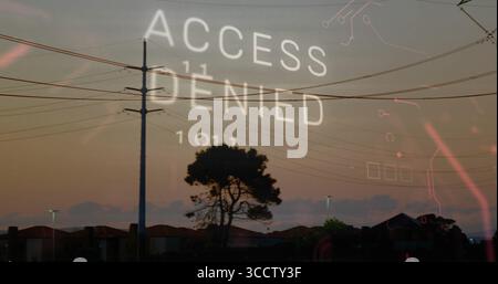 Visualizzazione DELL'ACCESSO NEGATO e del codice binario sui tetti del crepuscolo suburbano con fili e circuiti per palo Foto Stock