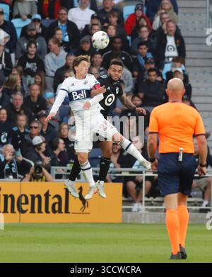 10 ottobre 2022, St Paul, Minnesota, Stati Uniti: Il centrocampista dei Vancouver Whitecaps Ryan Gauld (25) sale a testa della palla durante la partita tra Minnesota United FC e Vancouver Whitecaps all'Allianz Field. Credito obbligatorio: Bruce Fedyck Zuma Press (immagine di credito: © Bruce Fedyck/ZUMA Press Wire) Foto Stock