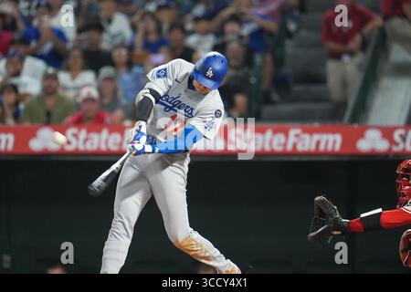 Anaheim, California, Stati Uniti. 11 agosto 2025. Shohei Ohtani, (Dodgers), 11 agosto 2025 - Baseball: Shohei Ohtani ha battuto un fuoricampo. (42) partita di stagione regolare MLB tra Los Angeles Angels e Los Angeles Dodgers all'Angel Stadium di Anaheim, California, USA. Crediti: Creative 2/AFLO/Alamy Live News Foto Stock
