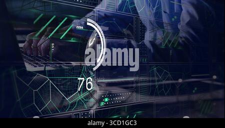 Scrivi un uomo in una camicia casual da lavoro sulla tastiera del notebook in ufficio, proiettando sovrapposizioni olografiche Foto Stock