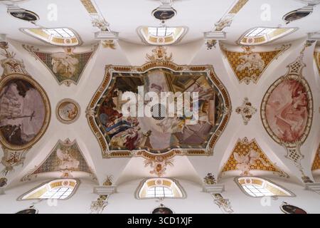 Affreschi sul soffitto della chiesa del monastero di San Giovanni in Ursberg, Germania Foto Stock
