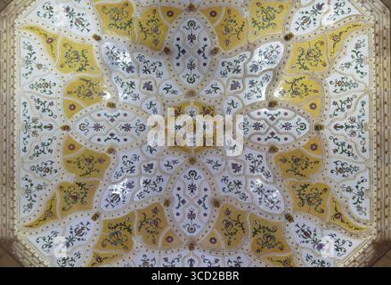 Soffitto del Museo di Arti Applicate di Budapest. È il terzo più antico arti applicate museo al mondo Foto Stock