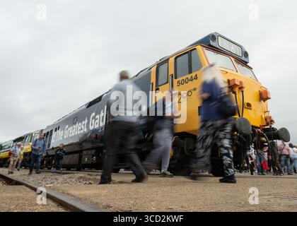 Derby Litchurch Lane Works, Litchurch Lane, Derby, Inghilterra, 3 agosto 2025. Una visione generale di una classe inglese Electric Type 4 British Rail 50 durante l’Alstom presenta «The Greatest Gathering». (Immagine di credito: ©Cody Froggatt/Alamy Live News) Foto Stock