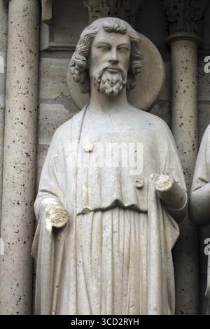 Saint Bartholomew, cattedrale di Notre-Dame, portale del giudizio universale, Parigi Foto Stock