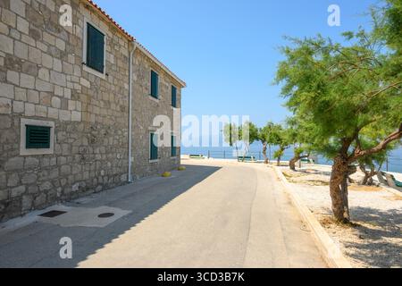 Postira, una pittoresca cittadina situata sull'isola di Brac in Croazia Foto Stock