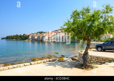 Postira, una pittoresca cittadina situata sull'isola di Brac in Croazia Foto Stock