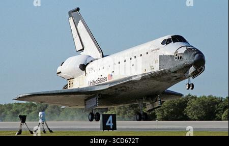 "COLUMBIA Space Shuttle atterra all'aeroporto Kennedy il 18 marzo 1994 alla conclusione della STS-62 Foto Stock
