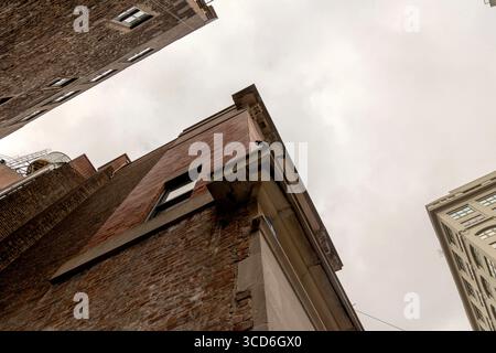 Vista a livello della strada della FDNY Ladder 8 (sede centrale di Ghostbusters) in North Moore Street, Manhattan, New York City, USA, con dintorni urbani Foto Stock