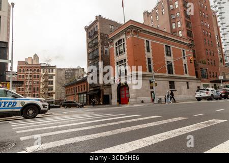 Vista a livello della strada della FDNY Ladder 8 (sede centrale di Ghostbusters) in North Moore Street, Manhattan, New York City, USA, con dintorni urbani Foto Stock