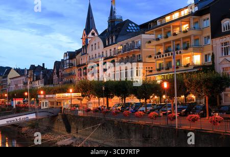 Boppard, Germania 20-07-25. Un piccolo e grazioso villaggio, con l'Hotel Bellevue arredato in stile Art Nouveau direttamente sul Reno e molto vicino al Foto Stock