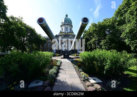 Cannoni navali da 15 pollici fuori dall'Imperial War Museum di Londra. Foto Stock