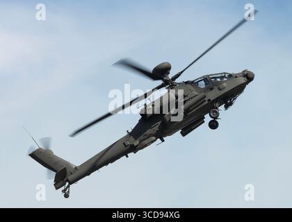 RAF Fairford, Gloucestershire, Inghilterra, 18 luglio 2025. Un Boeing AH-64 Apache dell'Army Air Corps durante il Royal International Air Tattoo 2025. (Immagine di credito: ©Cody Froggatt/Alamy Live News) Foto Stock