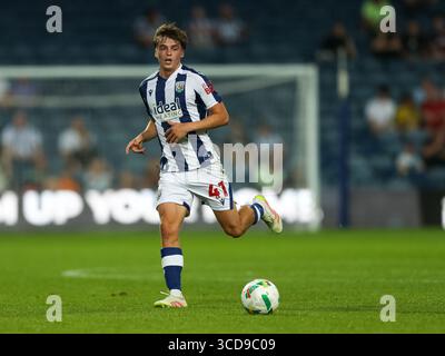 Birmingham, Regno Unito. 12 agosto 2025. Alex Williams di West Bromwich Albion dribbla con il pallone durante la partita tra West Bromwich Albion e Derby County nella EFL Cup, Round One agli Hawthorns. Crediti: Mitch Davidson/Alamy Live Newz Foto Stock