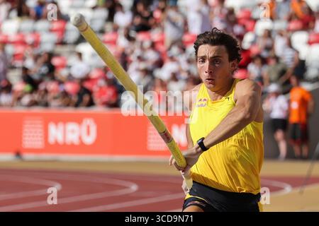 Budapest, Ungheria. 12 agosto 2025. Armand Duplantis di Svezia gareggia durante l'evento Pole Vault maschile al Gyulai Istvan Memorial - Hungarian Athletics Grand Prix a Budapest, Ungheria, il 12 agosto 2025. Armand Duplantis ha stabilito un nuovo record mondiale di 6,29 metri nel vault. Crediti: Attila Volgyi/Xinhua/Alamy Live News Foto Stock