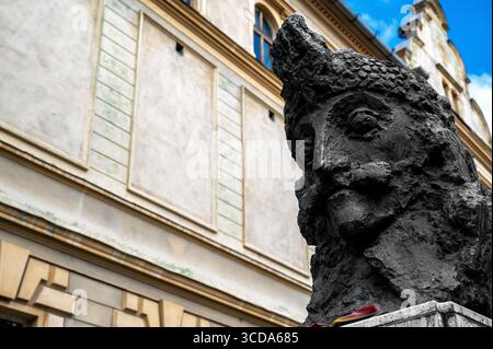 Busto di Vlad Tepes, la storica Dracula nella città della sua nascita, Sighisoara, Romania Foto Stock