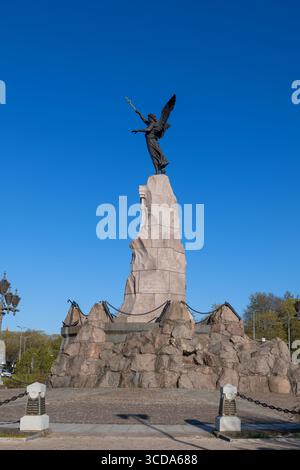 Monumento Russalka Memorial con statua dell'angelo del 1902 di Amandus Adamson a Kadriorg, Tallinn, Estonia. Commemora il 9° anniversario dell'affondamento Foto Stock