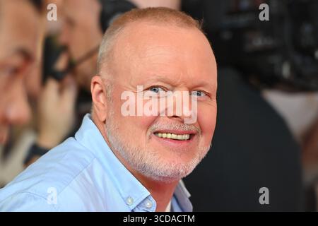 Monaco, Germania. 12 agosto 2025. Stefan RAAB, immagine singola, motivo singolo ritagliato, ritratto, ritratto, verticale. Anteprima cinematografica DELLA CANOA DI MANITOU il 12 agosto 2025, al Mathaeser Kino di Monaco. Credito: dpa Picture Alliance/Alamy Live News Foto Stock