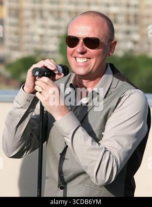 Heaven 17 si esibisce sul tetto dell'Hallam University Owen Building a Sheffield per promuovere il loro tour Steel City - 30 luglio 2008 Foto Stock