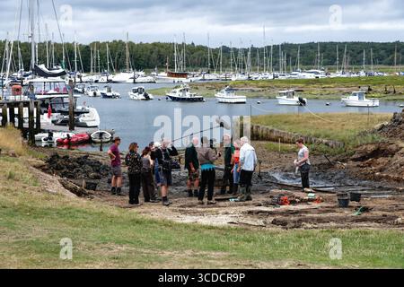 Uno scalo del XVIII secolo a Bucklers Hard vicino al fiume Beaulieu dove furono costruite navi da guerra della Royal Navy, scavate dagli archeologi Hampshire UIK Foto Stock