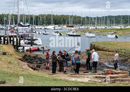 Uno scalo del XVIII secolo a Bucklers Hard vicino al fiume Beaulieu dove furono costruite navi da guerra della Royal Navy, scavate dagli archeologi Hampshire UIK Foto Stock