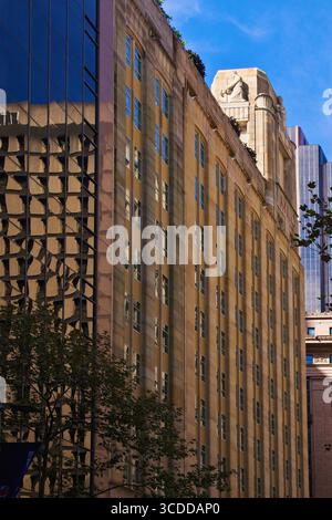 Sydney, Australia. 20 aprile 2012. L'edificio Henry Davis York e' un edificio art deco a 11 piani nel CBD di Sydney. Era l'ex quartier generale della MLC, una grande società finanziaria rilevata dalla National Australia Bank nel 2000. L'inquilino principale ora è lo studio legale Henry Davis York. Foto Stock