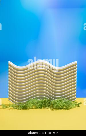 Struttura elementi geometrici in calcestruzzo e muschio isolati su sfondo bianco/verde. Natura morta. minimalismo. Foto Stock