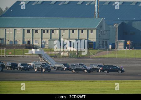 Il corteo del vicepresidente degli Stati Uniti JD Vance parte dall'aeroporto di Prestwick, South Ayrshire, durante la visita del vicepresidente degli Stati Uniti nel Regno Unito. Data foto: Mercoledì 13 agosto 2025. Foto Stock