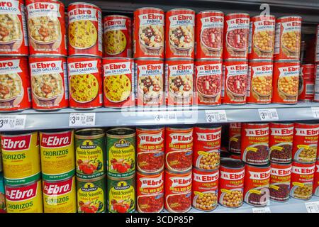 Miami Florida, NW 79th Street, grande magazzino discount Walmart, interni interni, alimentari, supermercato, cucina ispanica latina Foto Stock