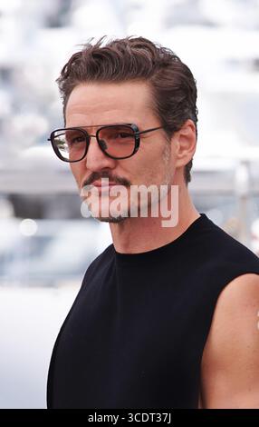 Pedro Pascal durante una chiamata fotografica per il suo film Eddinton al Festival di Cannes 2025. Foto Stock