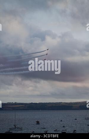 Le frecce rosse della RAF porteranno il loro volo di precisione famoso in tutto il mondo a Falmouth 2025 Foto Stock