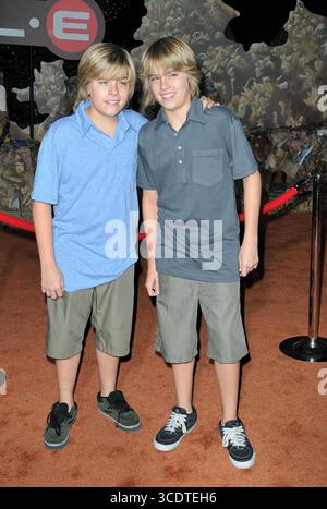 Dylan e Cole Sprouse alla prima mondiale di "WALL-e" tenutasi al Greek Theater di Hollywood, Los Angeles - 21 giugno 2008 Foto Stock