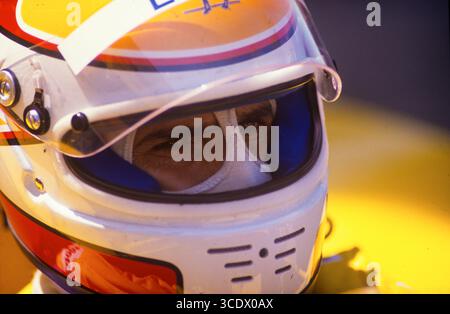 Nelson Piquet nel 1989 Ritratto faccia felice sorridendo testa e spalle girato da vicino. Pilota brasiliano di Formula 1 e tre volte campione del mondo (1981, 1983, 1987), ha corso dal 1978 al 1991 con Brabham, Williams, Lotus e Benetton, ottenendo 23 vittorie nel Grand Prix. Foto Stock