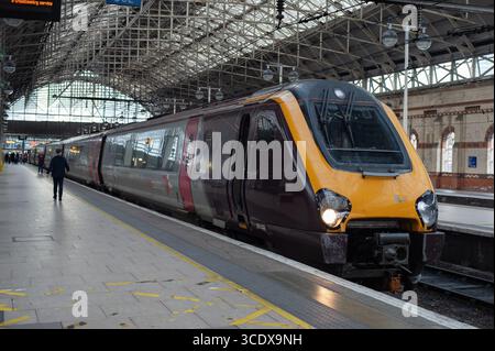 Madrid, Spagna. 7 agosto 2025. Manchester Piccadilly Station è la principale stazione ferroviaria di Manchester, aperta come Store Street nel 1842, Manchester 12 agosto 12025 Inghilterra, Regno Unito. (Foto di Oscar Gonzalez/Sipa USA) credito: SIPA USA/Alamy Live News Foto Stock
