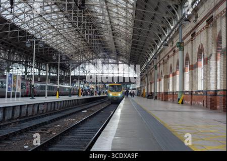 Madrid, Spagna. 7 agosto 2025. Manchester Piccadilly Station è la principale stazione ferroviaria di Manchester, aperta come Store Street nel 1842, Manchester 12 agosto 12025 Inghilterra, Regno Unito. (Foto di Oscar Gonzalez/Sipa USA) credito: SIPA USA/Alamy Live News Foto Stock