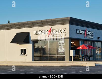 Houston, Texas USA 08-10-2025: Black Rock Coffee Bar, ristorante dall'esterno del punto vendita. Foto Stock