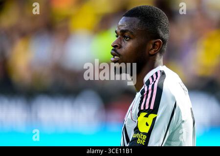 DORTMUND, GERMANIA - 10 AGOSTO: Pierre Kalulu della Juventus guarda durante l'amichevole pre-stagione tra Borussia Dortmund e Juventus FC al Signal Iduna Park il 10 agosto 2025 a Dortmund, Germania. (Foto di Rene Nijhuis) Foto Stock