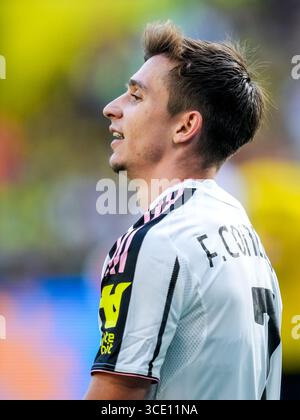 DORTMUND, GERMANIA - 10 AGOSTO: Francisco Conceicao della Juventus guarda durante l'amichevole pre-stagione tra Borussia Dortmund e Juventus FC al Signal Iduna Park il 10 agosto 2025 a Dortmund, Germania. (Foto di Rene Nijhuis) Foto Stock