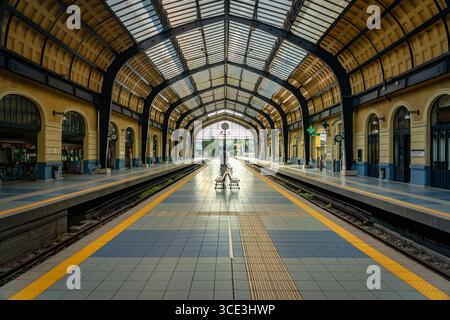 Pireo, Grecia - stazione centrale della metropolitana del Pireo Foto Stock