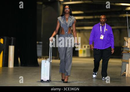 Rickea Jackson (2) arriva prima di una partita WNBA contro gli Atlanta Dream a Los Angeles, martedì 27 maggio 2025. The Atlanta Dream def Foto Stock
