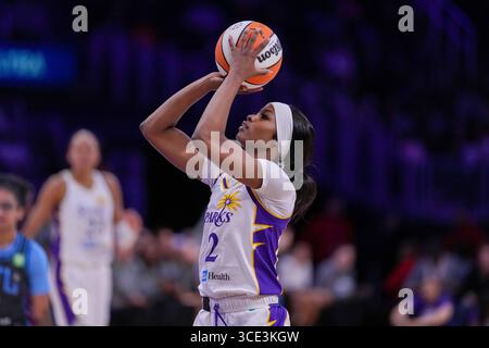 Rickea Jackson (2), attaccante della squadra di baseball degli Sparks, durante una partita WNBA contro gli Atlanta Dream a Los Angeles, martedì 27 maggio 2025. Gli Atlanta Dream sconfissero Th Foto Stock